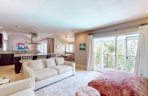 Whitfield House | 10 Pines - Sarasota Bay