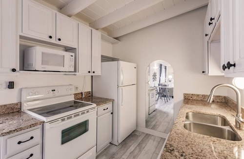 Siesta Key Villa | 10 Premium - Island Vibes & Studio Comfort - The Ultimate Siesta Key Hideaway