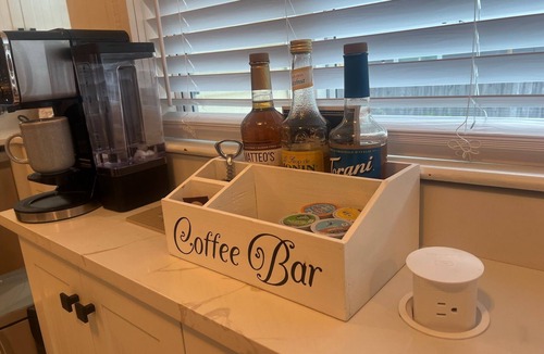 Dunedin Cottage | 1000 Oaks Cottage- 3 Bed/2 Bath with Hot Tub & short walk to Downtown Dunedin