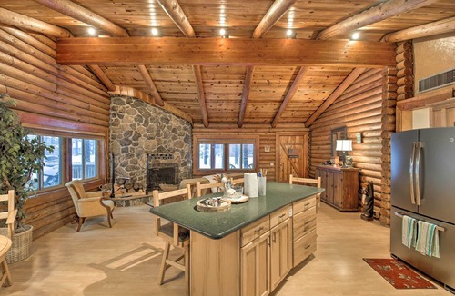 Pinetop Cottage | 11 Mi to Rainbow Lake: Family Home w/Large Yard