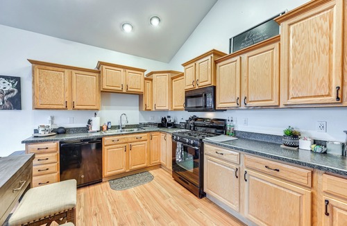 Flagstaff Cottage | 12 Mi to Flagstaff: Pet-friendly Home w/Sunroom!