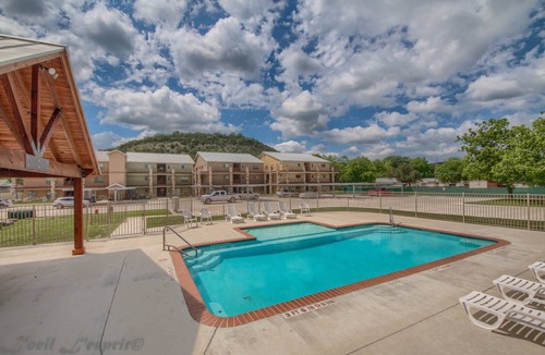 New Braunfels Apartment | 131 m² Apartment ∙ 3 bedrooms ∙ 6 guests