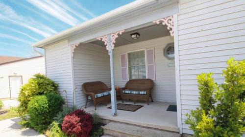 Village Green House | 1350 A Wisconsin Ave