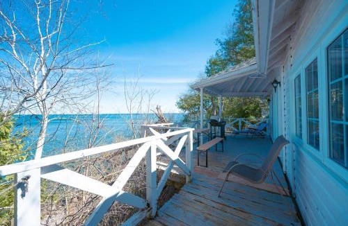 Georgina Ski Chalet | 136 Birdie Simcoe Cottage private Beach, Kayak