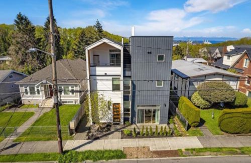 North Beacon Hill House | 140 - Central Oasis Roof Terrace