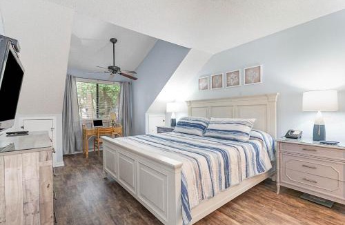Arcadian Shores Villa | 14D Richmond Park - Gorgeously remodeled 3 bed, 3 bath villa villa