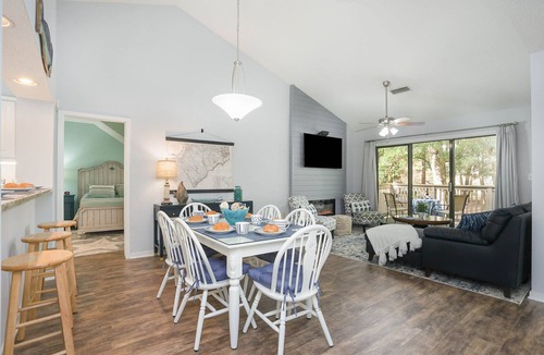 Arcadian Shores Villa | 14D Richmond Park-Remodeled- Full Amenity Access