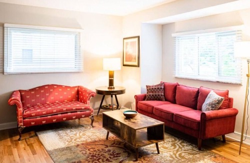 Grandview Heights House | 1634 Elmwood Ave. · Elmwood Estate! PET friendly W/ Screened In Porch