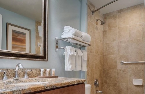 National Harbor Condo | 1br Deluxe Condo Fun in Waterfront District