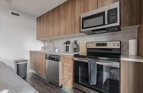 West Bellevue Bed & Breakfast | 1BR | Gym, Lounge | Bellevue | Sophari Downtown B