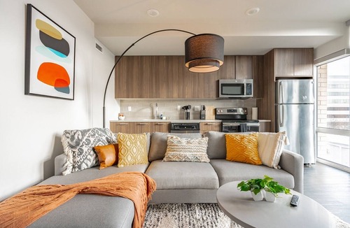 West Bellevue Bed & Breakfast | 1BR | Gym, Lounge | Bellevue | Sophari Downtown B