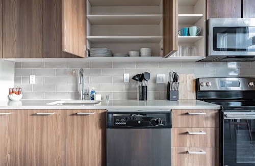 West Bellevue Bed & Breakfast | 1BR | Gym, Lounge | Bellevue | Sophari Downtown B