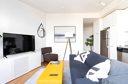 West Bellevue Apartment | 1BR | Gym, Pool | Bellevue | Sophari Towers D