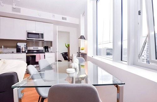West Bellevue Apartment | 1BR | Gym, Pool | Bellevue | Sophari Towers D