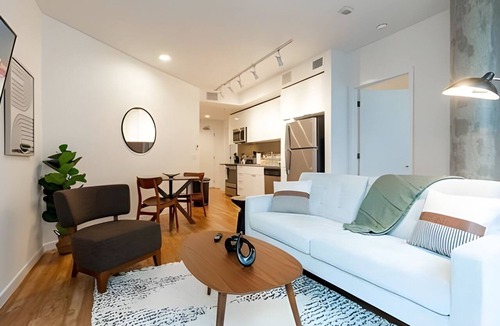 West Bellevue Apartment | 1BR | Gym, Pool | Bellevue | Sophari Towers C