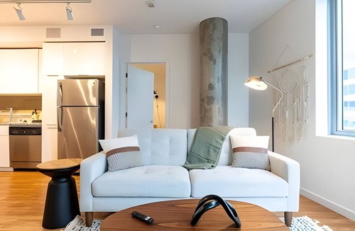 West Bellevue Apartment | 1BR | Gym, Pool | Bellevue | Sophari Towers C
