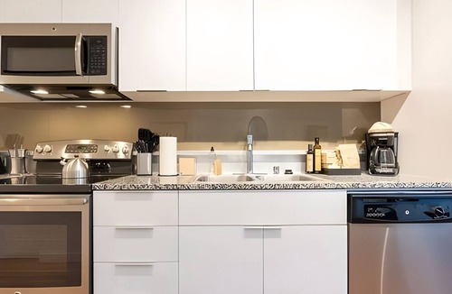 West Bellevue Apartment | 1BR | Gym, Pool | Bellevue | Sophari Towers C