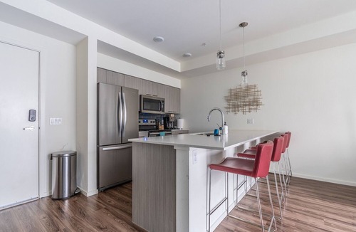 Mercer Island Bed & Breakfast | 1BR | Gym, Rooftop | Mercer Island | Sophari E