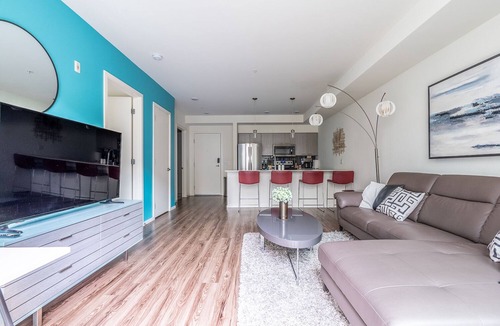 Mercer Island Bed & Breakfast | 1BR | Gym, Rooftop | Mercer Island | Sophari E