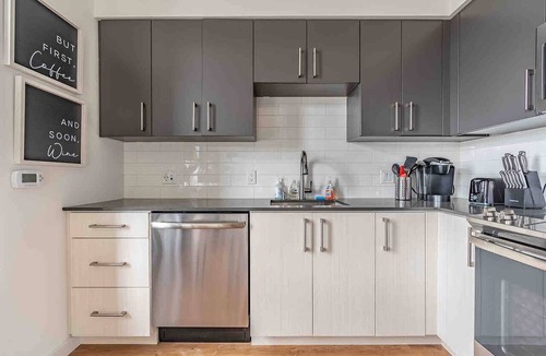 West Bellevue Apartment | 1BR | Gym, Views | Bellevue | Sophari Parkside A