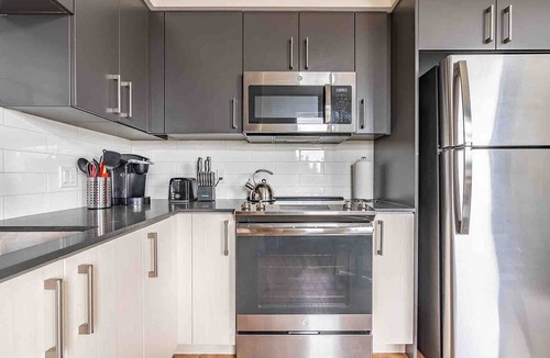 West Bellevue Apartment | 1BR | Gym, Views | Bellevue | Sophari Parkside A