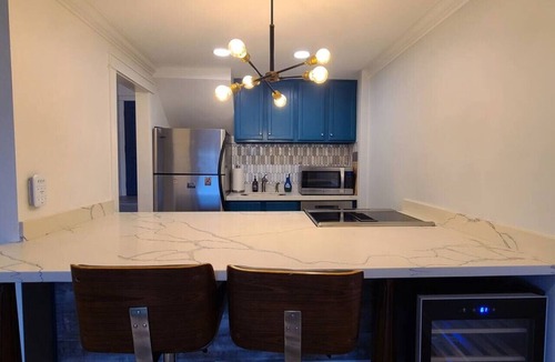 North Queen Anne House | 1BR Modern Queen Anne Townhome
