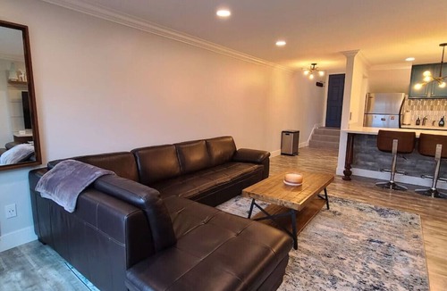 North Queen Anne House | 1BR Modern Queen Anne Townhome