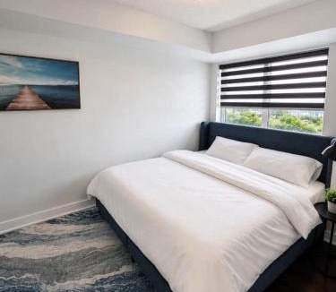 Islington - City Centre West Apartment | 1BR plus Den with free Parking, Pool, Gym and Hot Tub