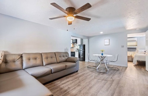 Lakeland Cottage | 2/1 Pet Friendly Spanish Cottage