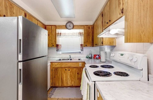 South Gate Ridge House | 2/2 Heated Pool Mins to Siesta Key Beach! 30 night Minimum Stay