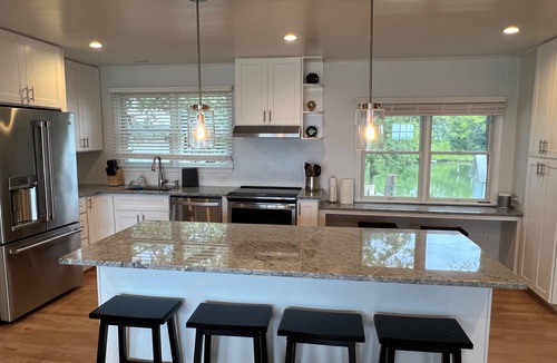 Valley Lee House | 2 Acre Oasis with Private Beach! Family and dog friendly!