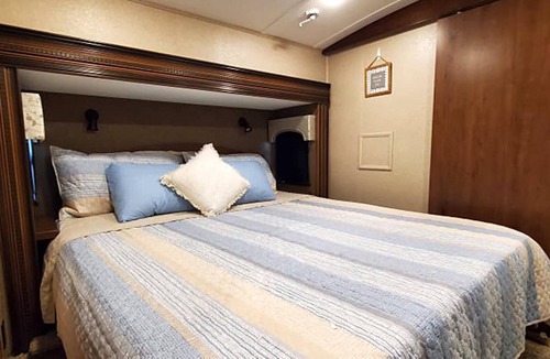 River Ranch Cottage | 2 BATH Fully Stocked RV w/ FREE Golf Cart! 200