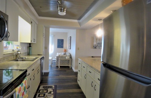 Venice Villa | 2 bed/2 Ba Venice Island Villa - Walk to Beach & Historic Downtown Venice!