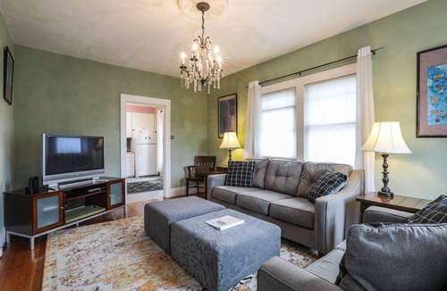 Phinney Ridge Cottage | 2-Bed Craftsman with Private Garden, Steps to Green Lake & Downtown Seattle