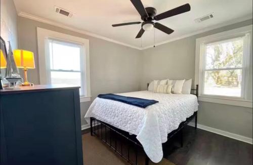 Beaufort House | 2 Bedroom - 1 Bath Waterfront Cottage with Spectacular Sunsets