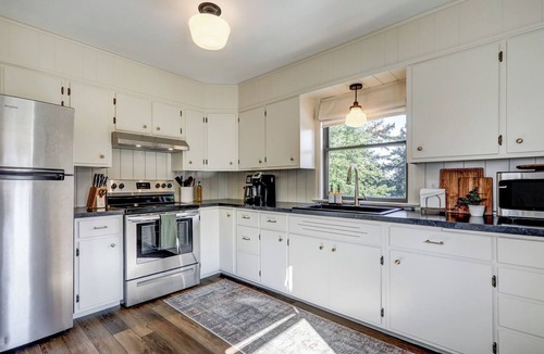 Gordonville Apartment | 2-bedroom apartment in gorgeous Ronks with cool AC
