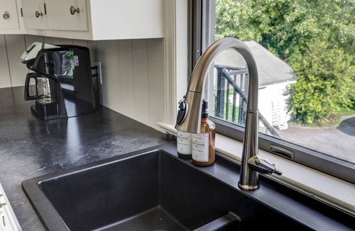 Gordonville Apartment | 2-bedroom apartment in gorgeous Ronks with cool AC