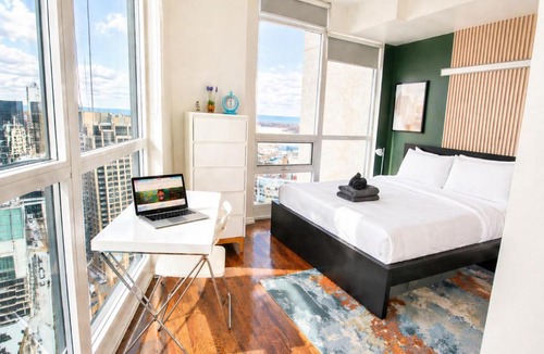 Fort York Apartment | 2 Bedroom Condo With City Views and Free Parking