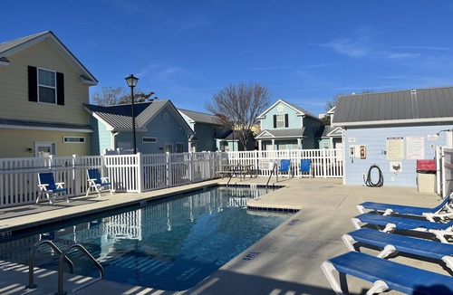 Myrtle Beach Cottage | 2-Bedroom Cottage, One Block to Beach! Free WIFI, Free Parking
