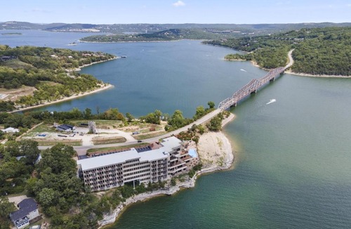Ridgedale House | 2 Bedroom Lake View Villa - Unit 501
