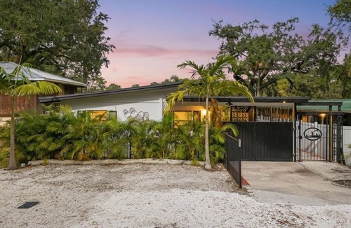 Old Seminole Heights Villa | 2 Bedroom Villa with a 1 Bedroom Guesthouse Bungalow on the Hillsborough River