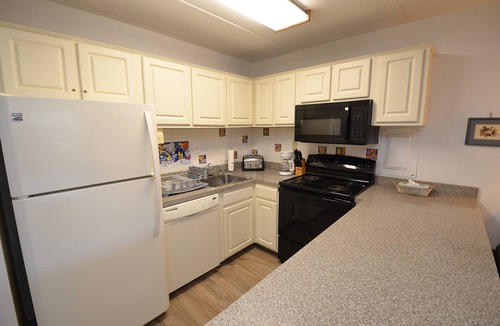 Rehoboth Beach Condo | 2 Bedrooms & 1 Bath in Rehoboth Beach, DE Ocean Block