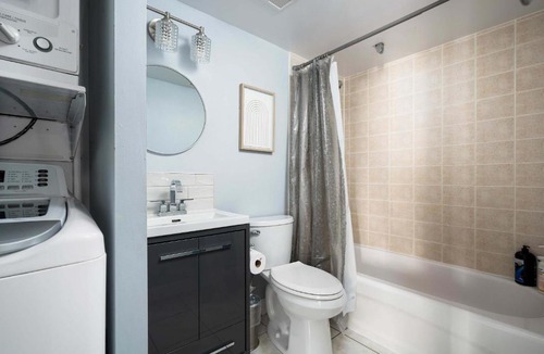 King West Village Apartment | 2 Beds in Great Location close to Downtown