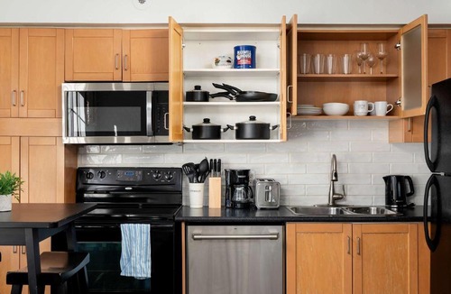 King West Village Apartment | 2 Beds in Great Location close to Downtown