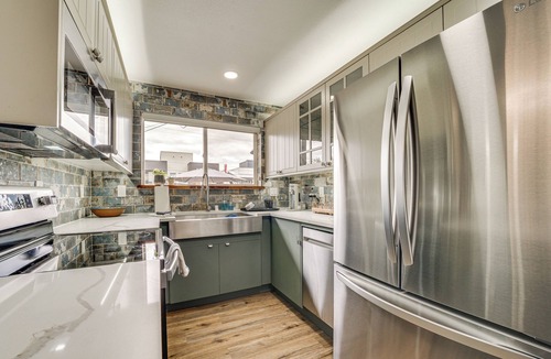 Alki Apartment | 2 Blocks to Beach Park: Cozy Seattle Townhome