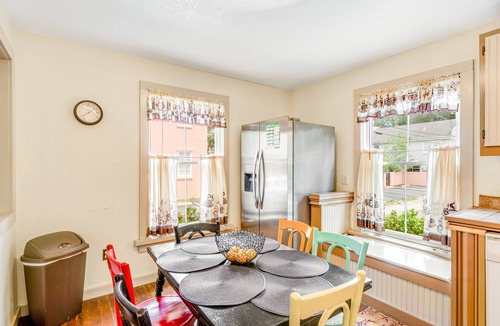 Beach Institute Cottage | 2 BR 2 BA Historic Cottage with free wifi, deck and dogs ok!