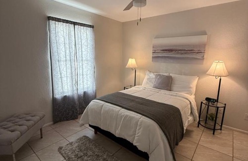 Eagle Pass Apartment | 2 Columns Stay 5