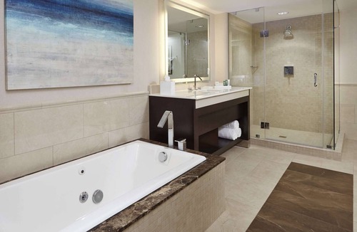 Old Town Alexandria House | 2 Connecting Suites at a 4⭐️ Hotel