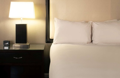Old Town Alexandria House | 2 Connecting Suites at a 4⭐️ Hotel
