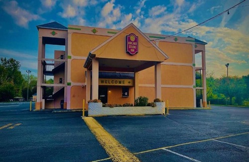 Ashland Apartment | 2 Full Bed|Smoking|Ashland, VA